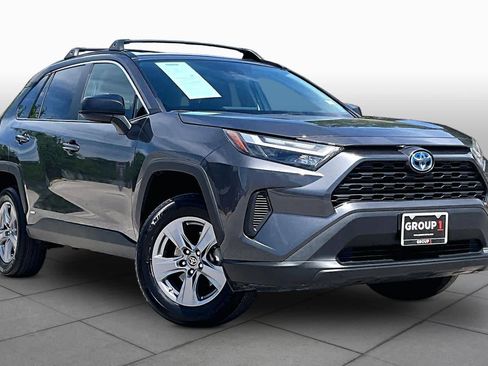 Used 2024 Toyota RAV4 LE AWD/4WD image 3