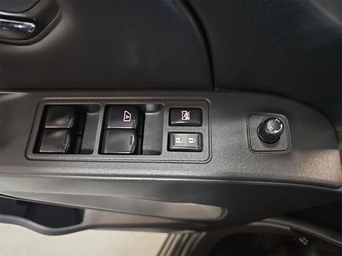 Used 2024 Nissan Frontier SV w/ SV Convenience Package image 27