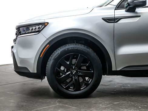 Used 2021 Kia Sorento S image 10