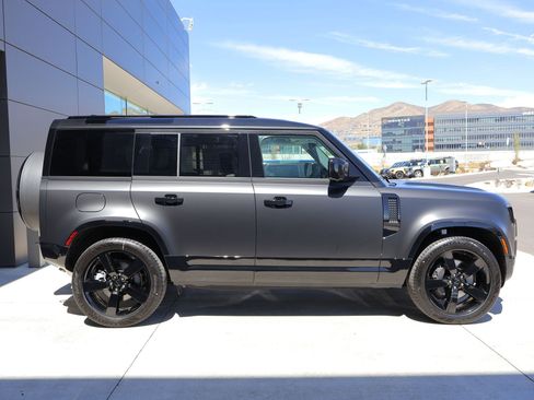 New 2026 Land Rover Defender 110 X-Dynamic SE image 4