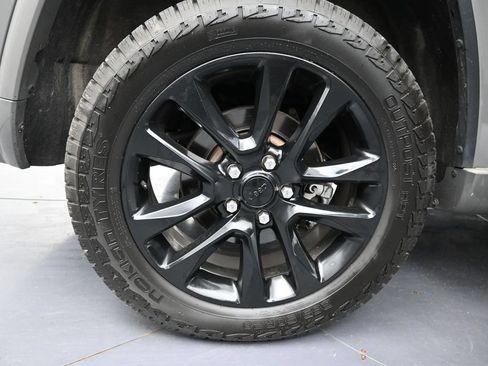 Used 2022 Jeep Grand Cherokee Laredo X AWD/4WD image 34