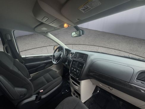 Used 2019 Dodge Grand Caravan SE w/ UConnect Hands-Free Group FWD image 35