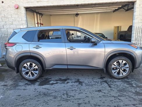 Used 2023 Nissan Rogue SV image 4