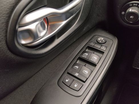 Used 2014 Jeep Cherokee Latitude AWD/4WD image 27