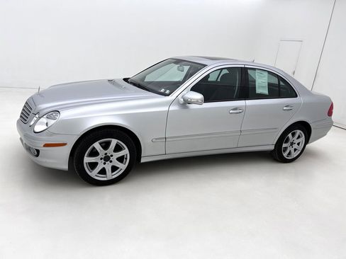 Used 2008 Mercedes-Benz E 350 4MATIC Sedan image 5