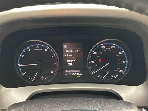 Used 2018 Toyota RAV4 XLE w/ Plus Extra Value Package FWD image 34