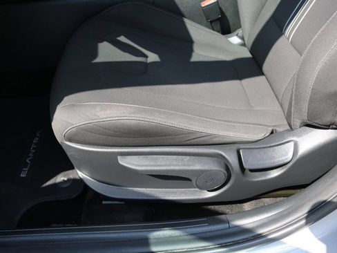Used 2023 Hyundai Elantra SEL FWD image 13