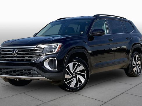 Used 2025 Volkswagen Atlas SE FWD image 2