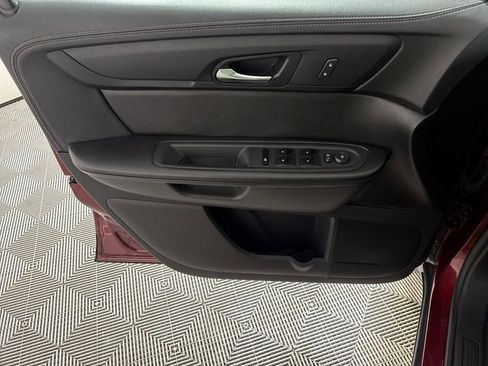 Used 2017 Chevrolet Traverse LT w/ Style and Technology Package image 10