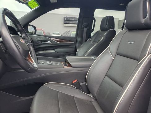 Used 2024 Cadillac Escalade Premium Luxury AWD/4WD image 9