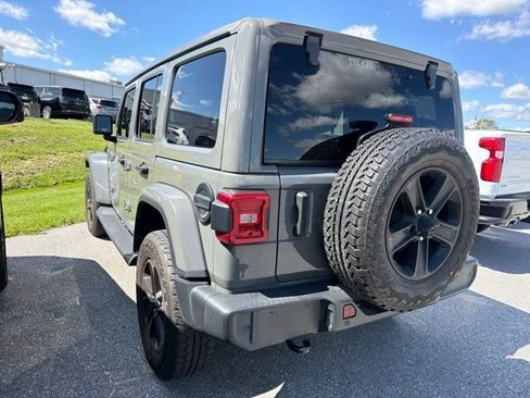 Used 2021 Jeep Wrangler Unlimited Sahara AWD/4WD image 4