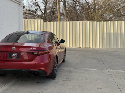 Used 2017 Alfa Romeo Giulia Ti w/ TI 19" Sport Package image 11