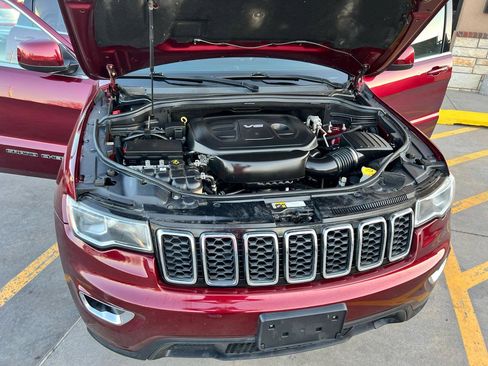 Used 2018 Jeep Grand Cherokee Laredo image 31