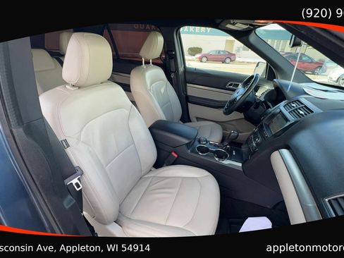 Used 2018 Ford Explorer XLT w/ Equipment Group 202A image 11