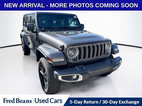 Used 2025 Jeep Wrangler Unlimited Sahara w/ Safety Group image 11
