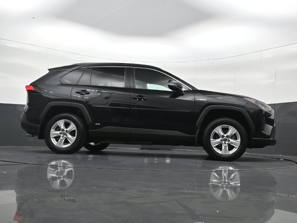Used 2021 Toyota RAV4 LE AWD/4WD image 36