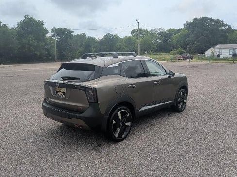 Used 2025 Nissan Kicks SR w/ SR Premium Package FWD image 6