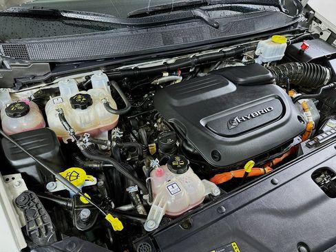Used 2021 Chrysler Pacifica Touring-L FWD image 26