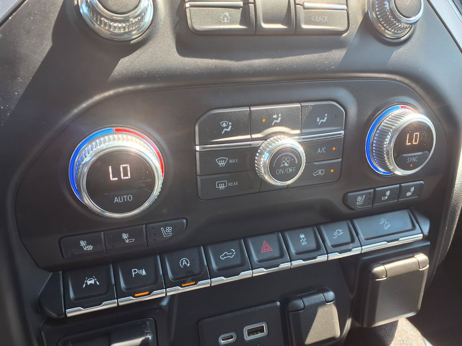Used 2021 GMC Sierra 1500 SLT AWD/4WD image 9