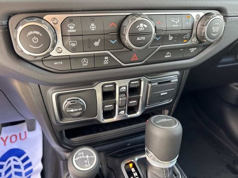 New 2025 Jeep Gladiator Sport image 44