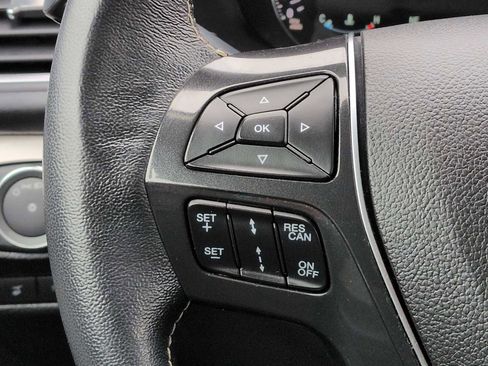 Used 2017 Ford Explorer Platinum image 25