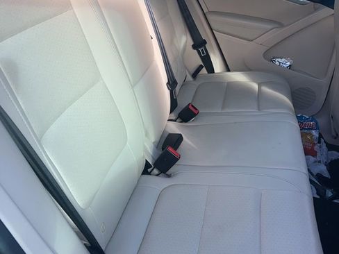 Used 2016 Volkswagen Tiguan R-Line image 9