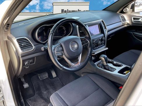 Used 2019 Jeep Grand Cherokee Laredo w/ Security & Convenience Group image 13