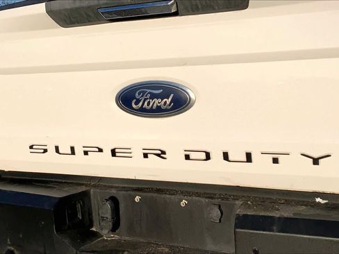 Certified 2017 Ford F250 XLT w/ XLT Premium Package image 26