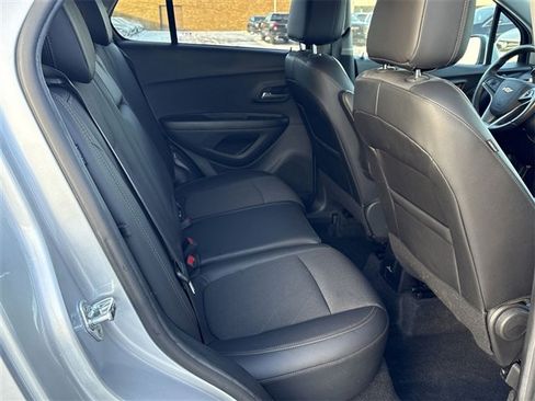 Used 2022 Chevrolet Trax LT w/ LT Convenience Package image 26