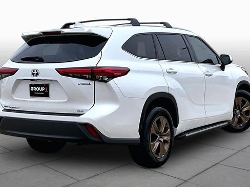 Used 2022 Toyota Highlander Bronze Edition FWD image 13