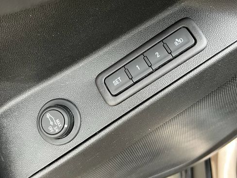 Used 2019 Chevrolet Equinox Premier image 18