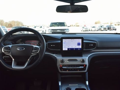 Used 2023 Ford Explorer XLT w/ Equipment Group 202A image 36