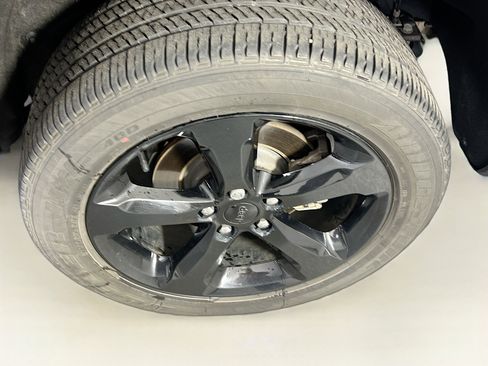 Used 2023 Jeep Grand Cherokee Altitude image 29