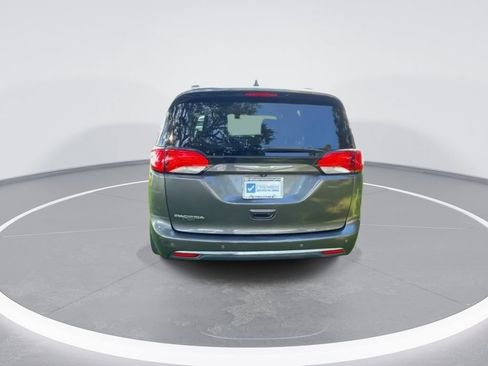 Used 2017 Chrysler Pacifica Touring-L w/ Tire & Wheel Group FWD image 7