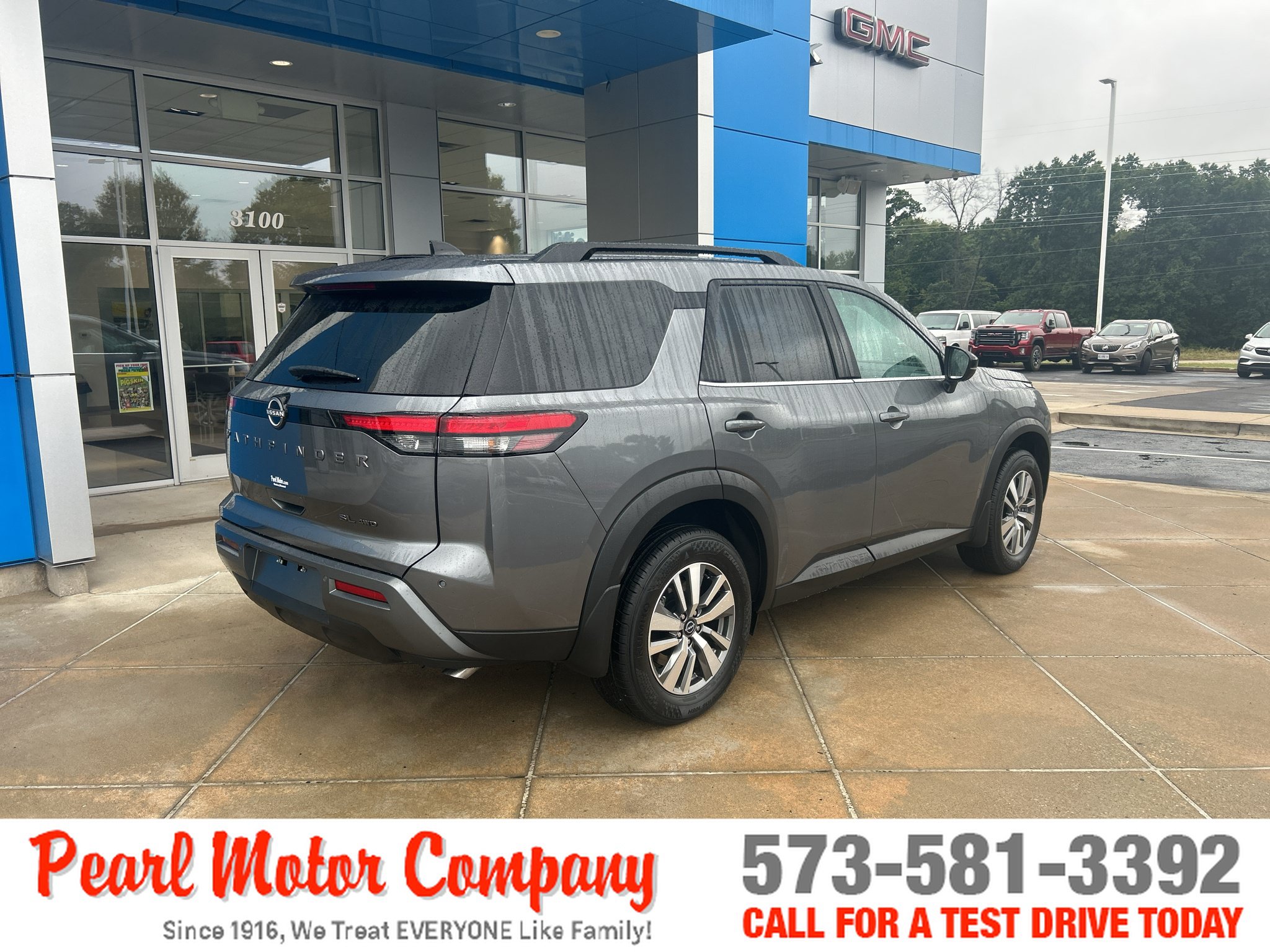 Used 2026 Nissan Pathfinder SL w/ Cargo Package AWD/4WD image 4