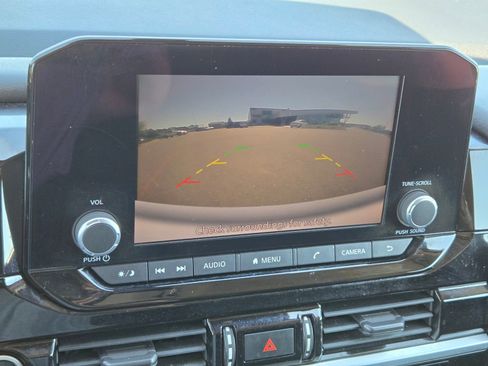 Used 2022 Nissan Pathfinder SV FWD image 25