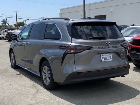 Certified 2026 Toyota Sienna XLE FWD image 4