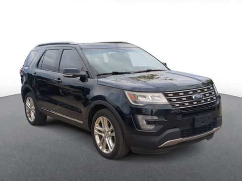 Used 2016 Ford Explorer XLT w/ Equipment Group 202A AWD/4WD image 2