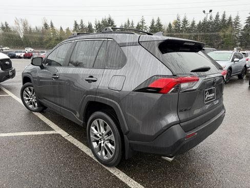 Used 2022 Toyota RAV4 XLE Premium image 6