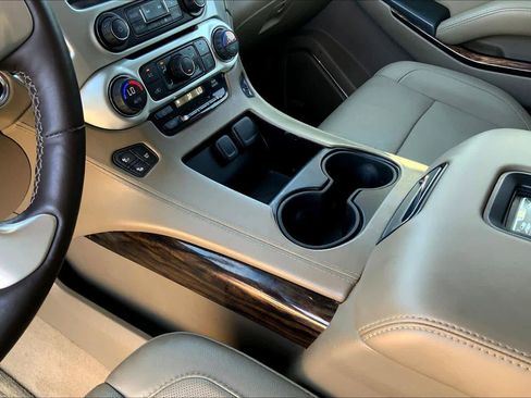 Used 2015 GMC Yukon SLT w/ HD Trailering Package image 16