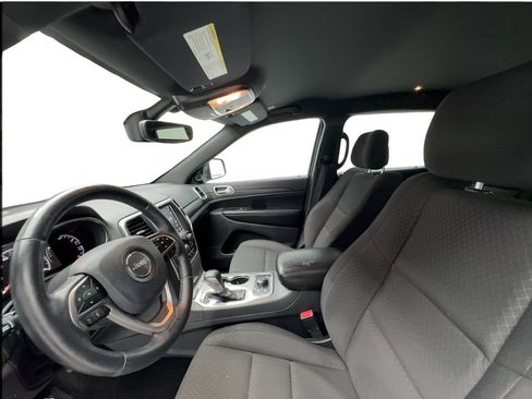 Used 2018 Jeep Grand Cherokee Laredo AWD/4WD image 19