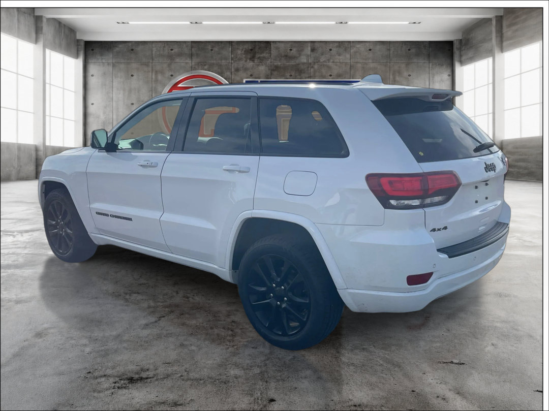Used 2018 Jeep Grand Cherokee Altitude AWD/4WD image 7