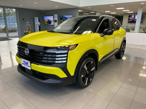 New 2025 Nissan Kicks SR image 4