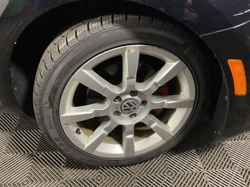 Used 2013 Volkswagen Beetle Turbo FWD image 34