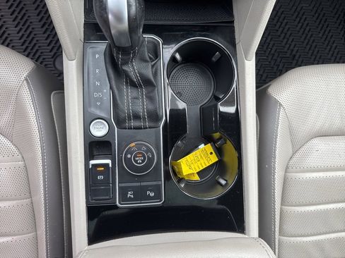 Used 2021 Volkswagen Atlas SEL Premium image 33