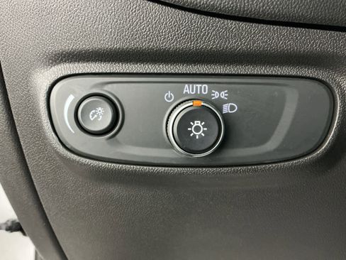 Used 2020 Chevrolet Equinox LS image 35