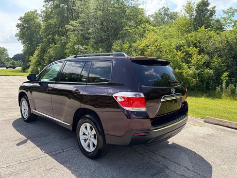 Used 2013 Toyota Highlander Plus AWD/4WD image 4