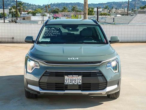 Used 2025 Kia Niro EX FWD image 2