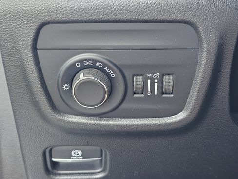 Used 2023 Jeep Grand Cherokee Altitude AWD/4WD image 19
