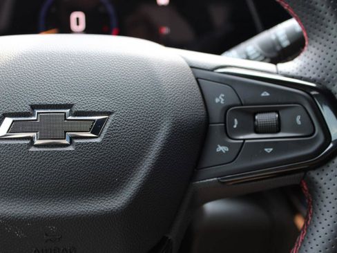 Used 2025 Chevrolet Trax RS w/ Sunroof Package FWD image 19